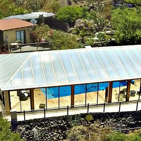 別荘 Casa Romeo Mit Kaminofen Und Sonnenterrasse By Interhome
